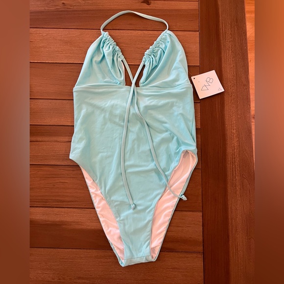 New VYB one piece - Picture 2 of 4